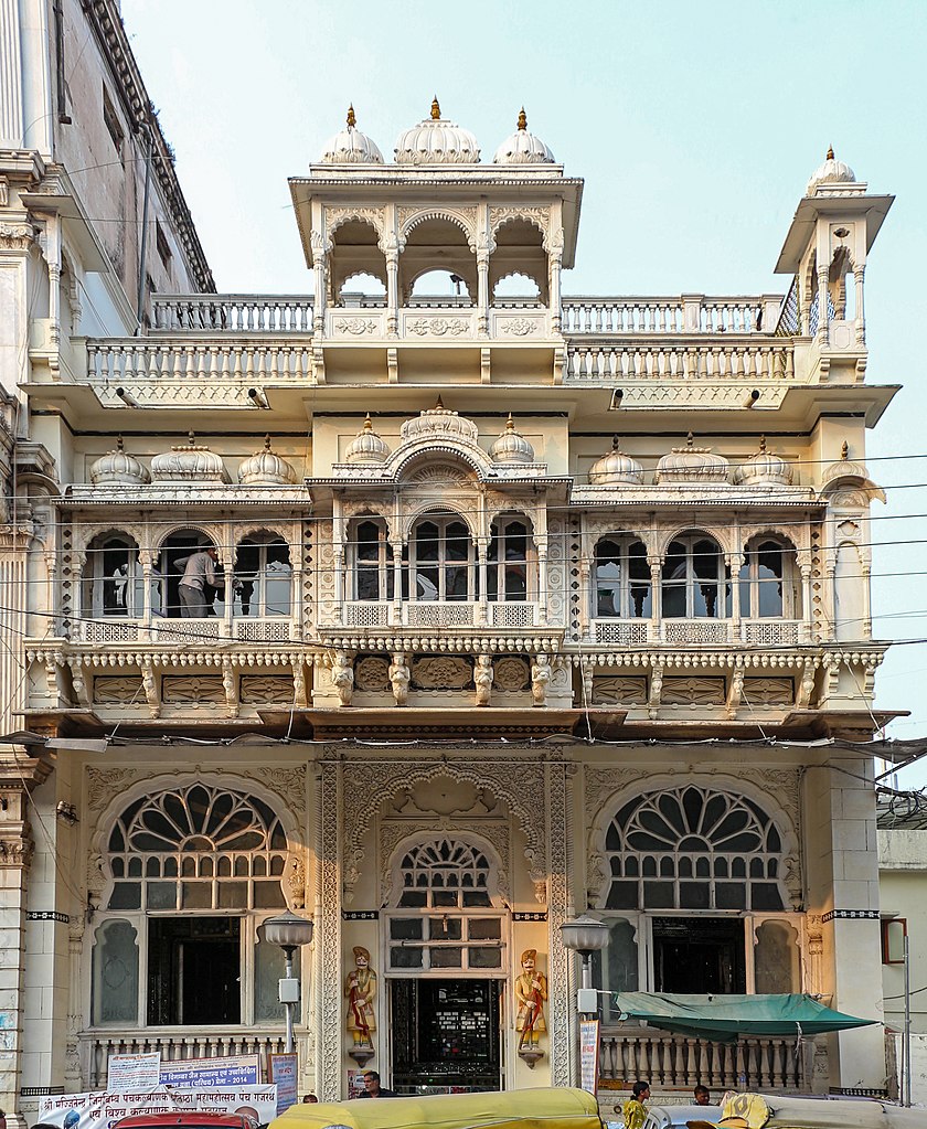 Kanch Mahal is one of the best places to visit in Indore