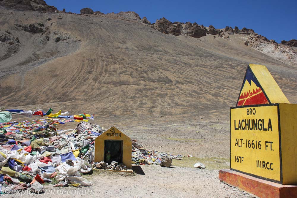 Manali - Leh Highway stop at Lachung La