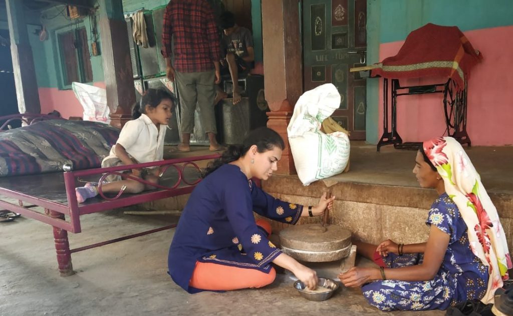 Grinding the rice to powder