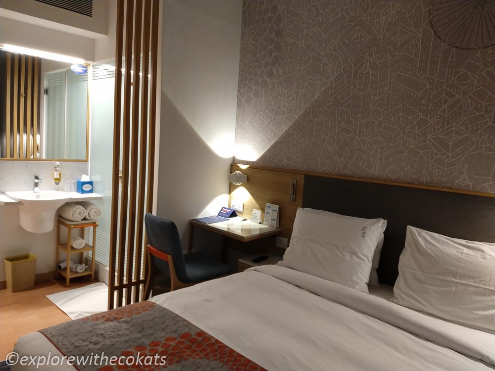 Fully equipped modern room at Holiday Inn Express Nashik