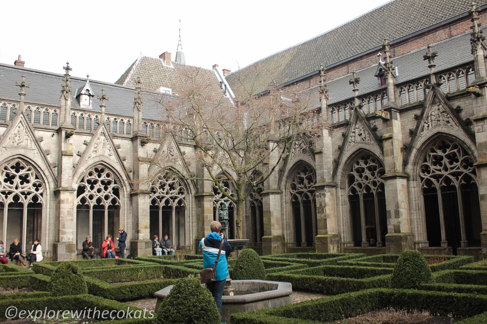 The manicured gardens behind Dom tower