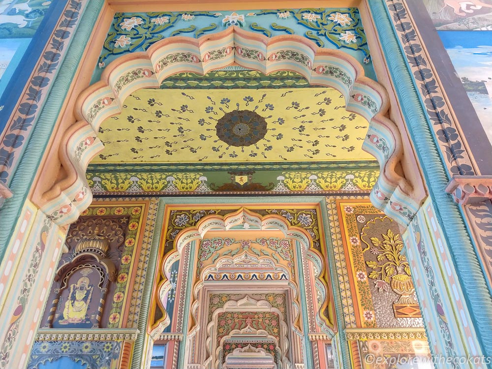 The beautifully painted frescoes of Patrika gate
