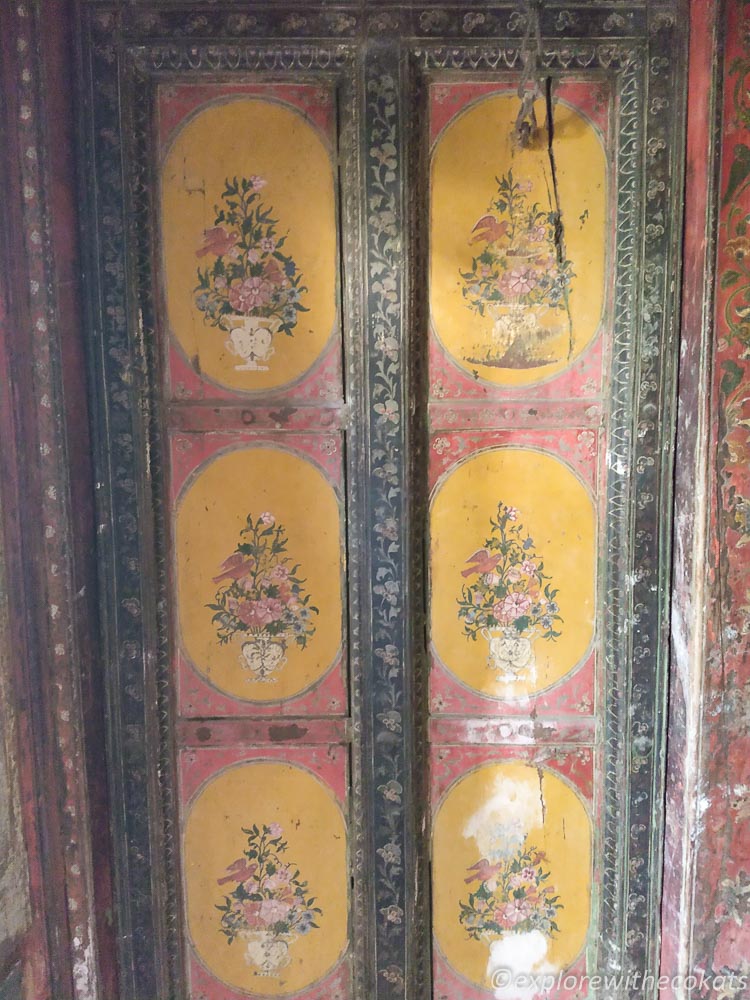 Flower frescoes at Tambekar wada
