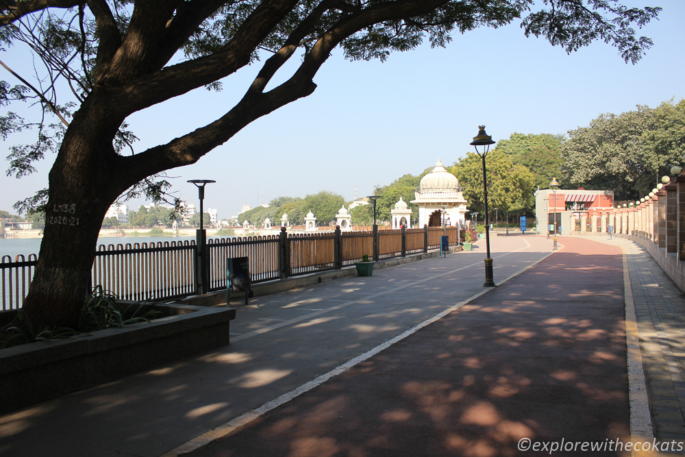 Pathway on Lakhota lake for walking: Places to see in Jamnagar