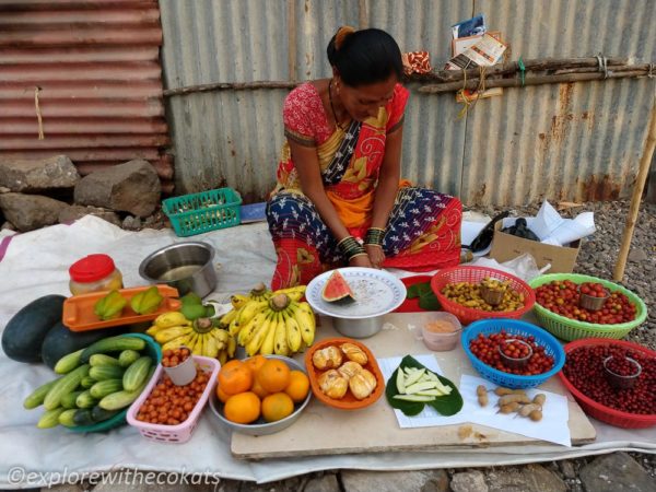 Local vendor selling fruits at Kolaba fort | one day trip to Alibaug