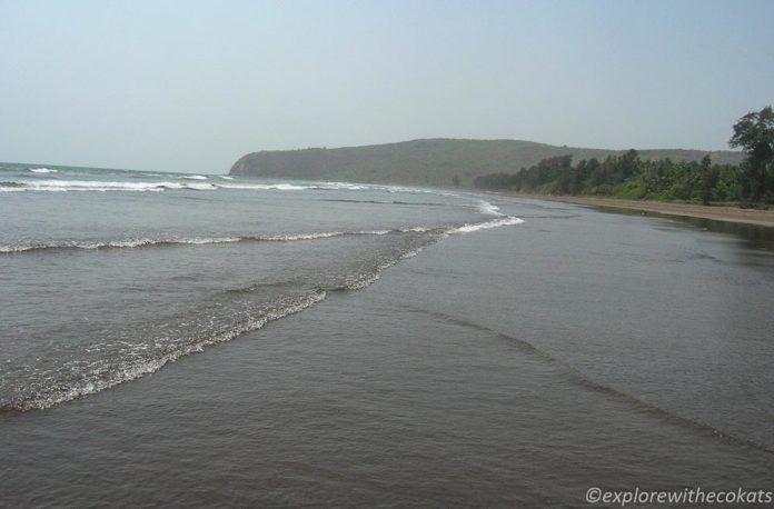 The calmer Harihareshwar beach