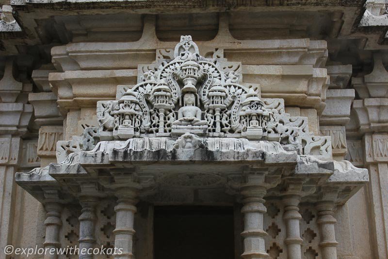 Sculptures in marble: Jain Mandir Ranakpur