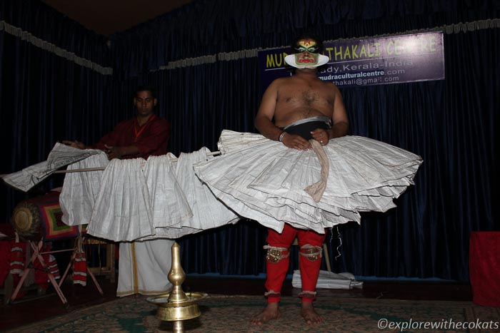 Kathakali artist prepares for a show in Thekkady | Places to visit in Thekkady