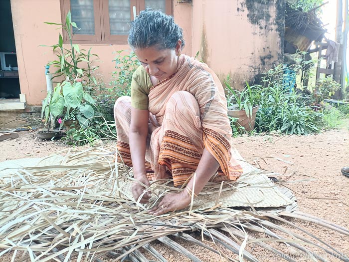 Responsible tourism in Kumarakom_Coconut leaves weaving