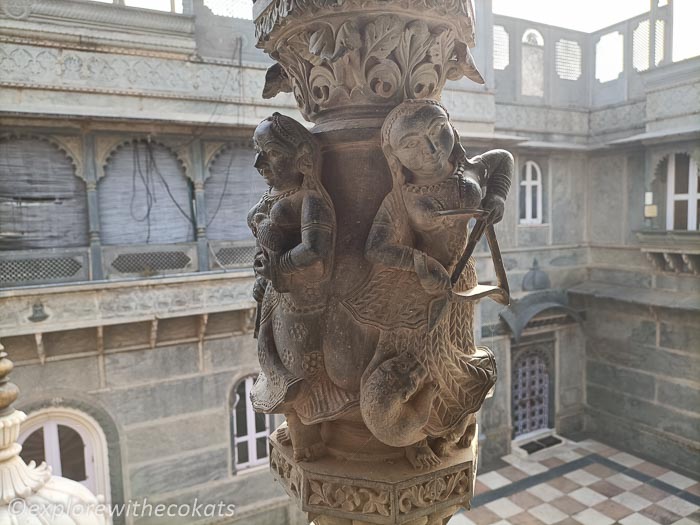 Sculptured pillars at Ek Thambia Mahal
