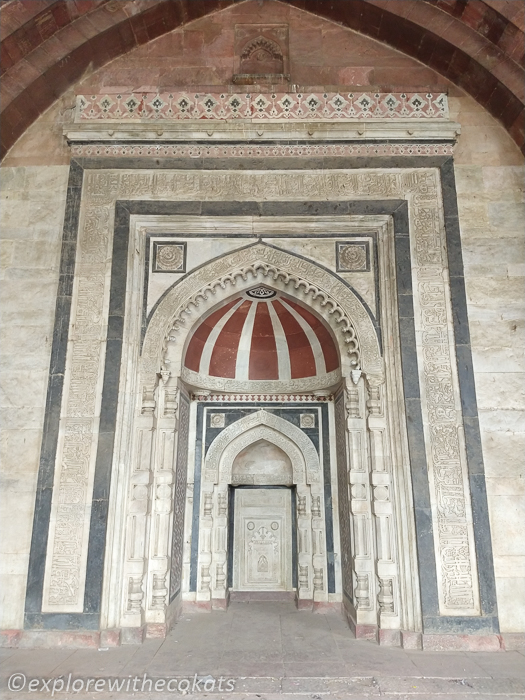 Marble and sandstone work in Qila-i-kuhna mosque