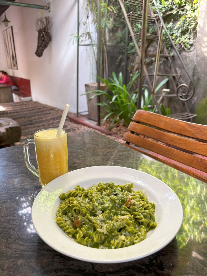 Food and fresh juice at Kashi art cafe