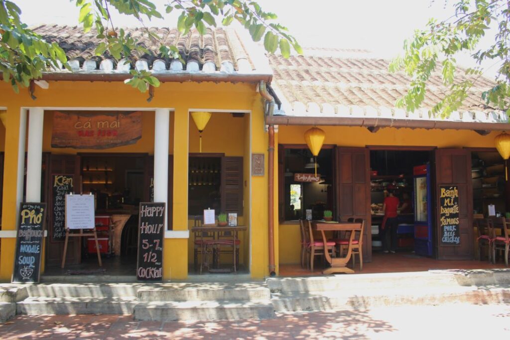 Cafes in Hoi An_Must try Vietnamese Coffee
