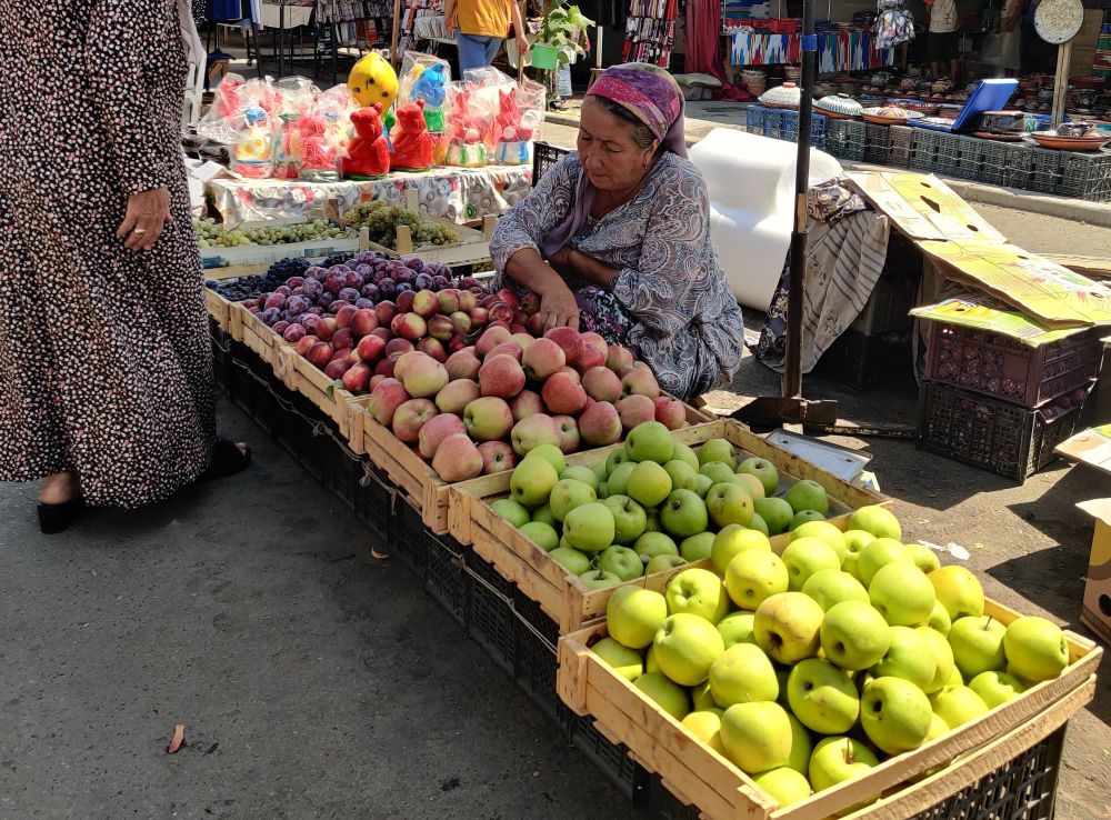 Fresh fruits in Uzbek markets