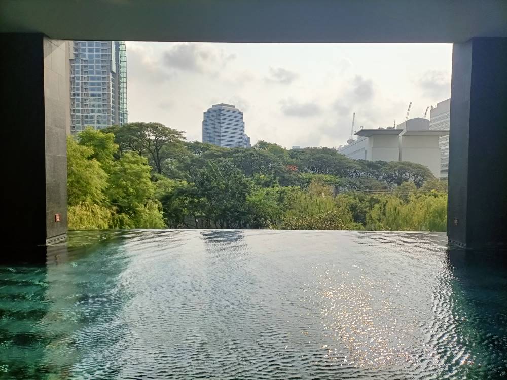 Infinity pool at Kimpton Maa-Lai Bangkok