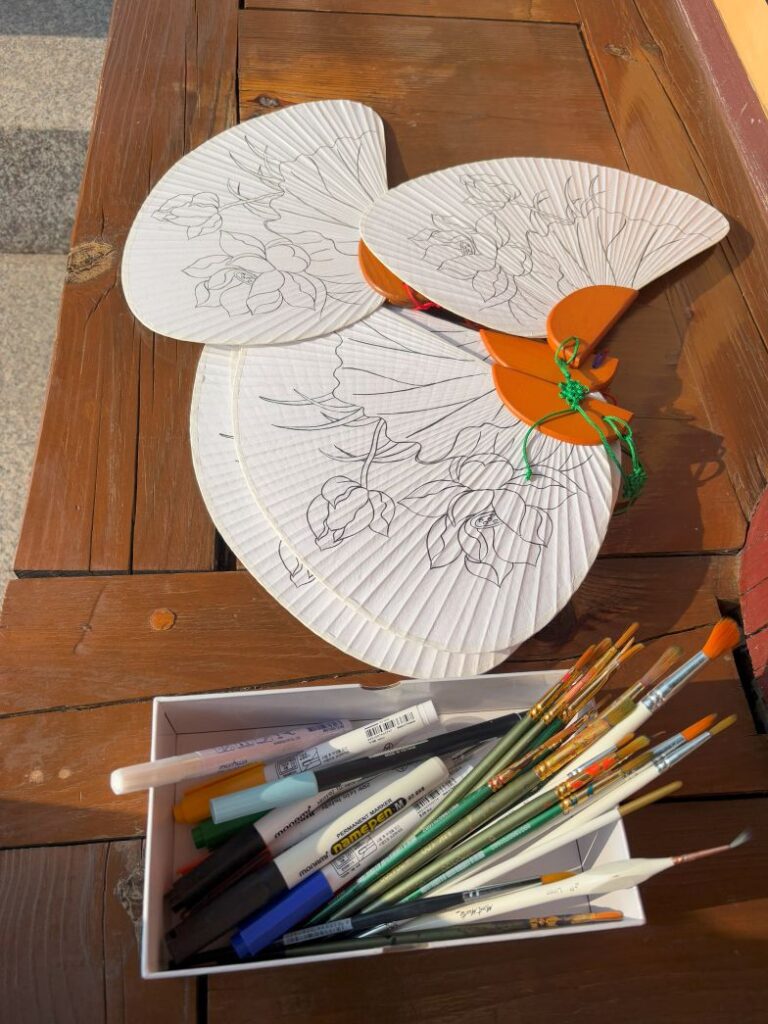 Korean traditional hand fans_things to buy in seoul