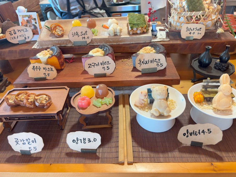 Snacks and food sets at Hanok cafe Busan
