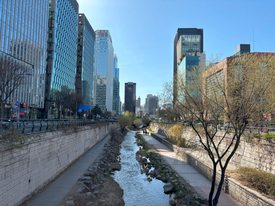 Cheonggyecheon Stream_ Must visit places in Seoul