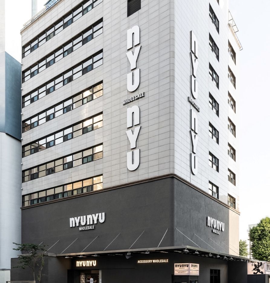 Late night shopping in Dongdaemun Area, Seoul