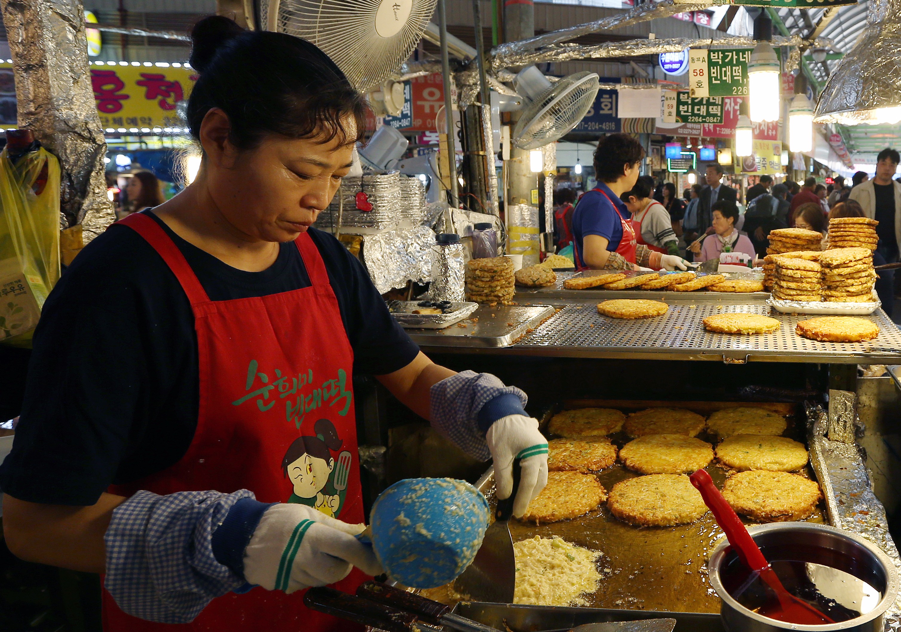 Bindaetteok in Gwangjang Market