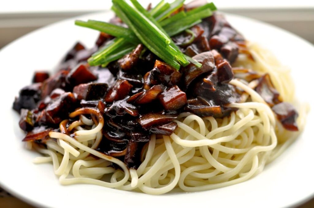 Jjajangmyeon_ Vegetarian food in South Korea