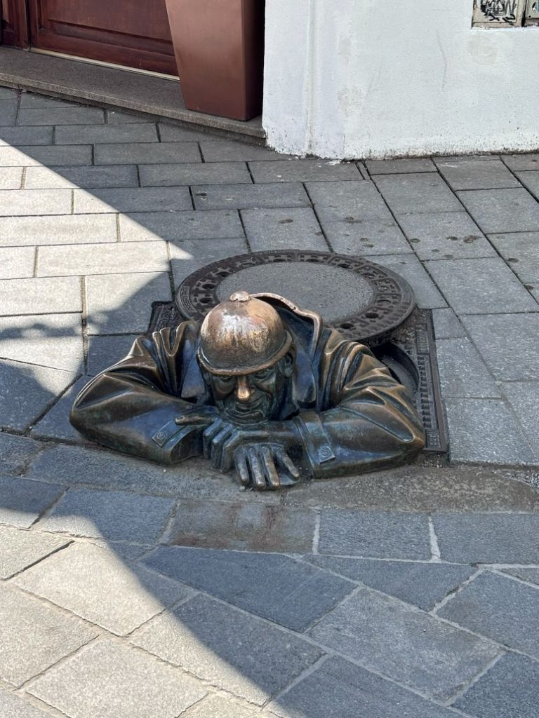Cumil statue Bratislava