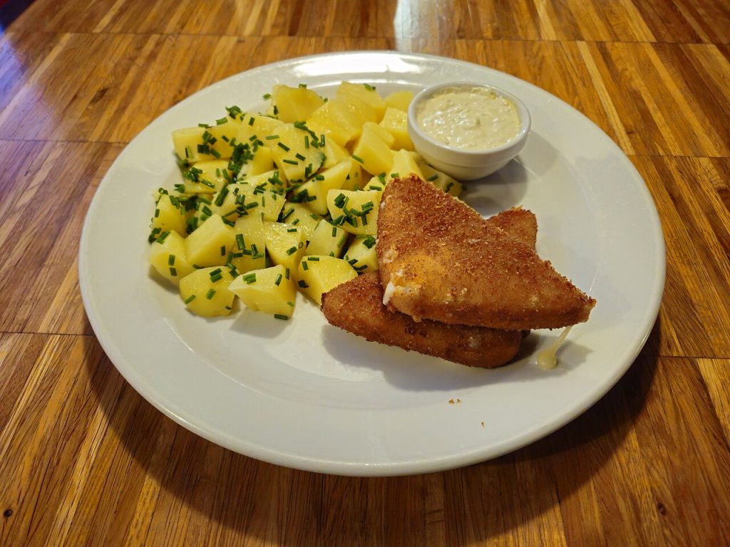 Smažený Sýr_Czech Fried cheese